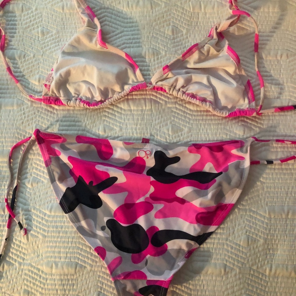 Two piece bikini. - Picture 4 of 4